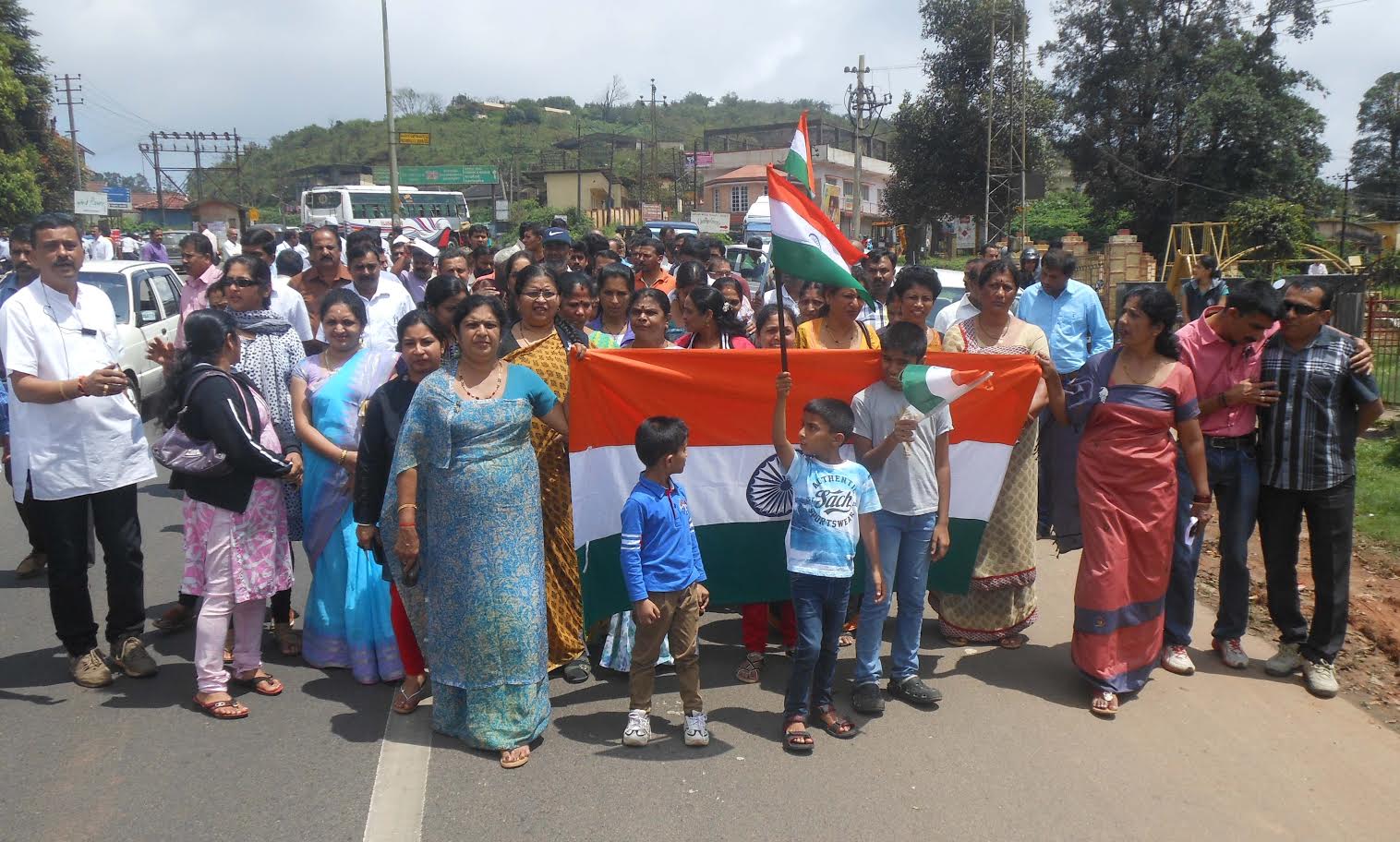 ವಿವಿಧ ಸಂಘ, ಸಂಸ್ಥೆಗಳಿಂದ ಕೊಡಗಿನಲ್ಲಿ ಬೃಹತ್ ಮೆರವಣಿಗೆ